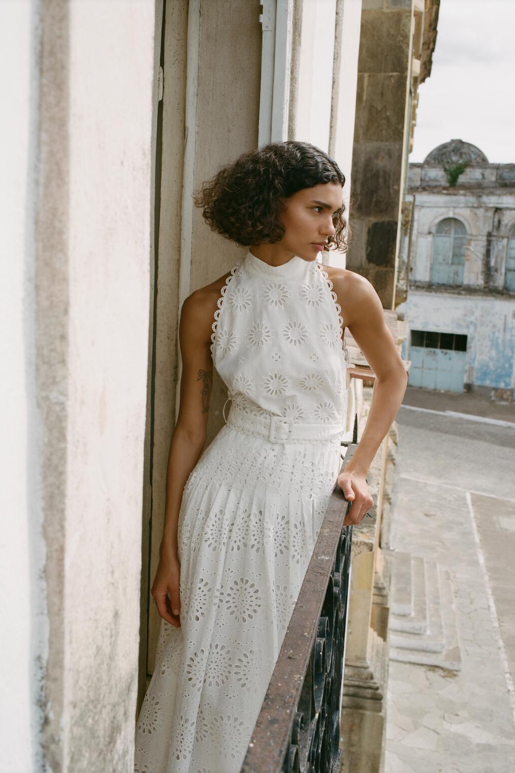 Standing Collar Sleeveless Hollow Out Embroidery Dress