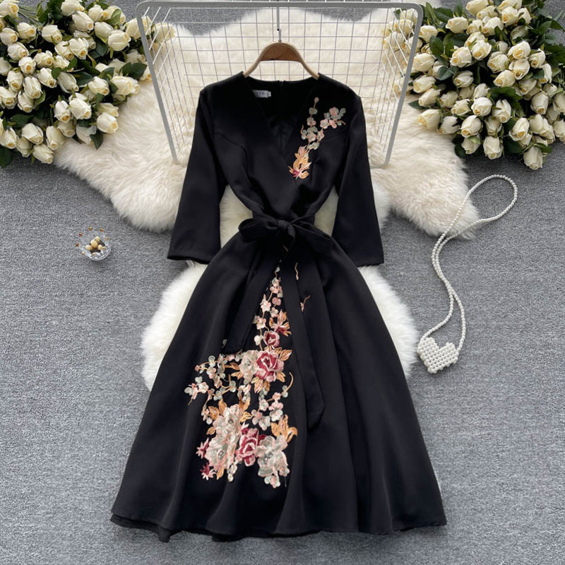 New Temperament V-neck Tie Long-sleeved Niche Embroidered Flower Dress