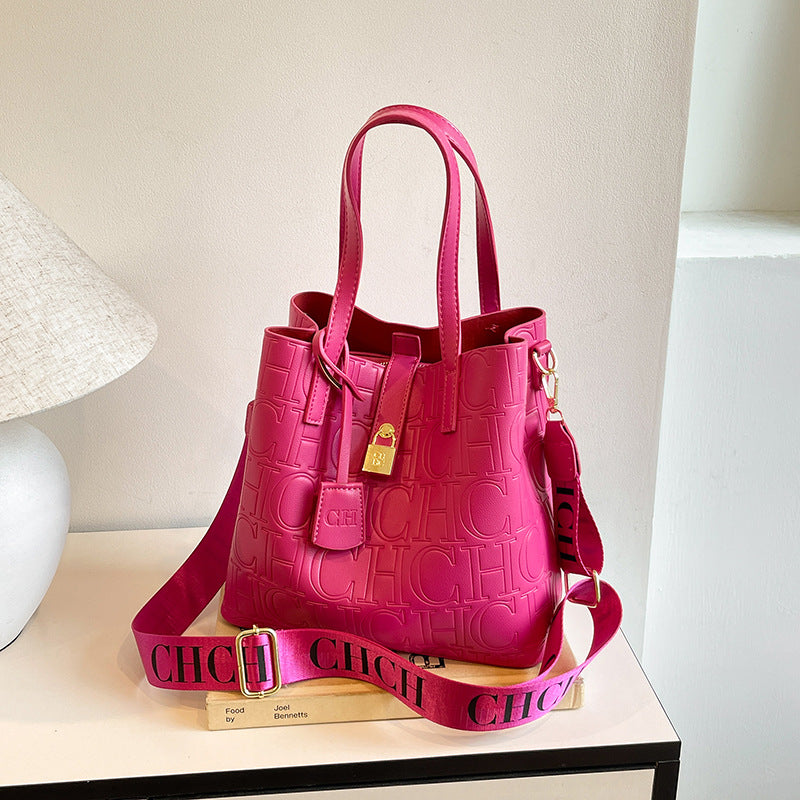 Letter Embossed Solid Color Fashion Retro Classic One-shoulder Portable Commuter Bucket Bag